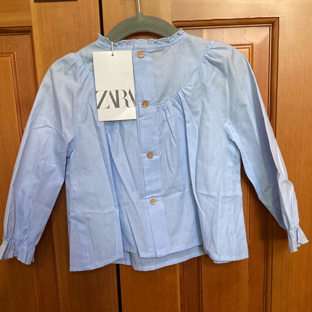 Zara Blue Blouse with Ruffled Collar and wooden buttons down back girls 2T NWT - Picture 5 of 6